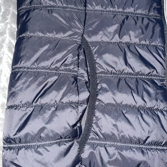 Guess Puffer Vest. Size Medium. Black. - Picture 9 of 9